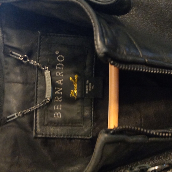 Woman's Bernardo leather coat - Picture 2 of 8